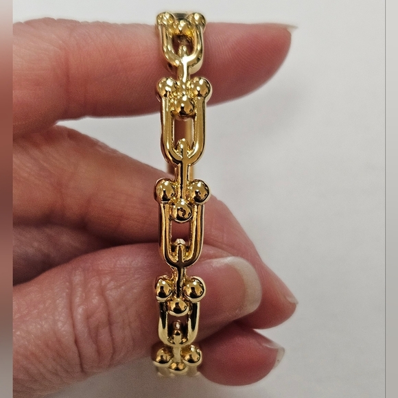 NEW ✨️ Gold-Tone Stainless STEEL U-Shaped Horseshoe Bangle Bracelet - Picture 3 of 12